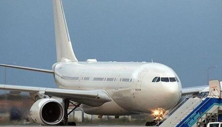 طيور تقتحم طائرة أمريكية وتربك الرحلة قبل الإقلاع