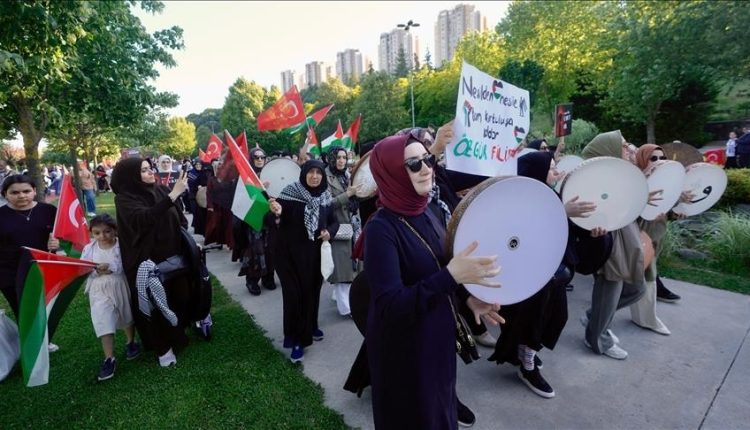 مسيرة في إسطنبول تتضامن مع الفلسطينيين
